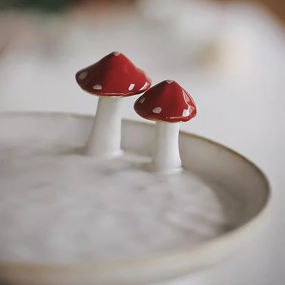 Assiette en céramique fait main avec décor champignon en relief