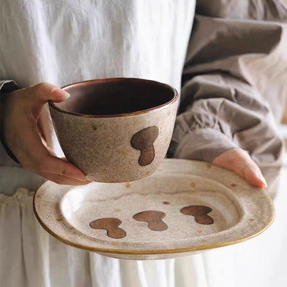 Assiette en céramique artisanale motif champignon