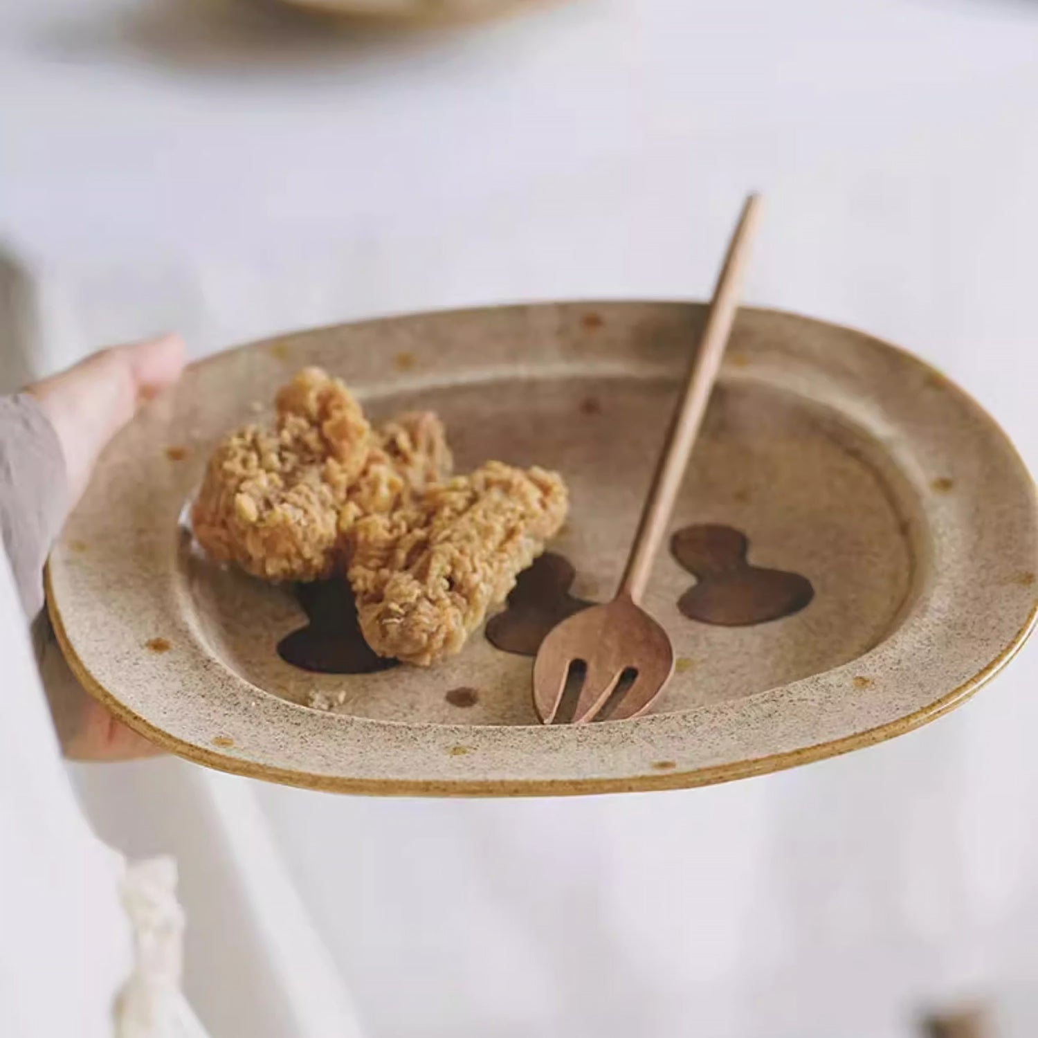 Assiette en céramique artisanale motif champignon