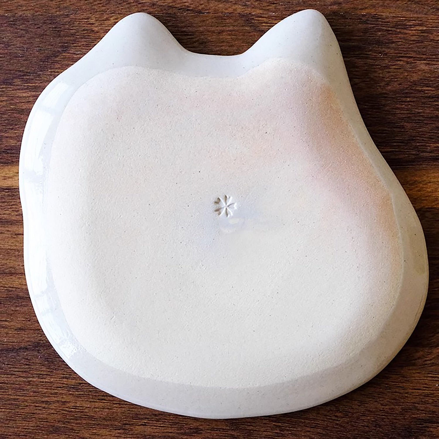 Assiette en forme de chat porte-bonheur Hasami-Yaki