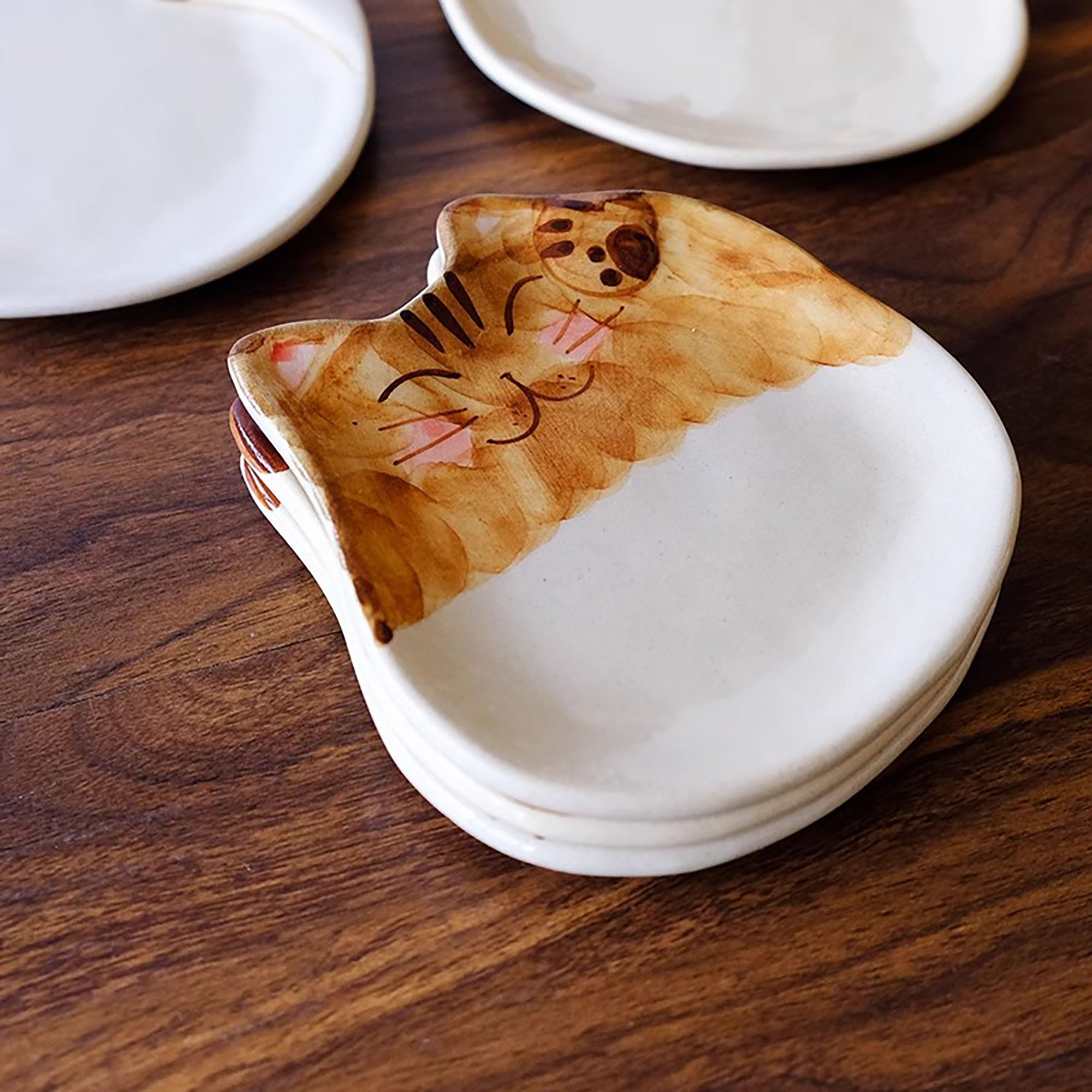 Assiette en forme de chat porte-bonheur Hasami-Yaki