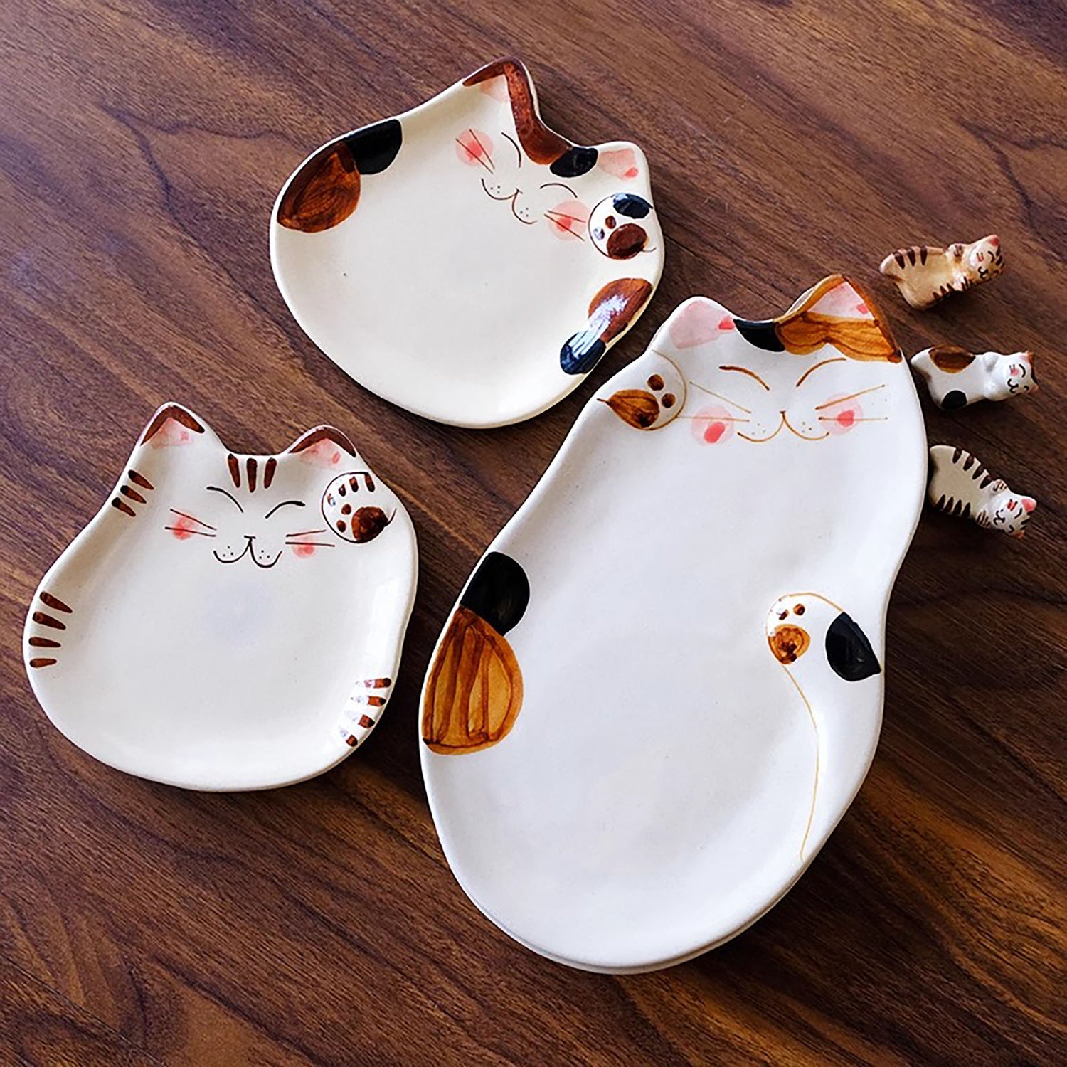 Assiette en forme de chat porte-bonheur Hasami-Yaki