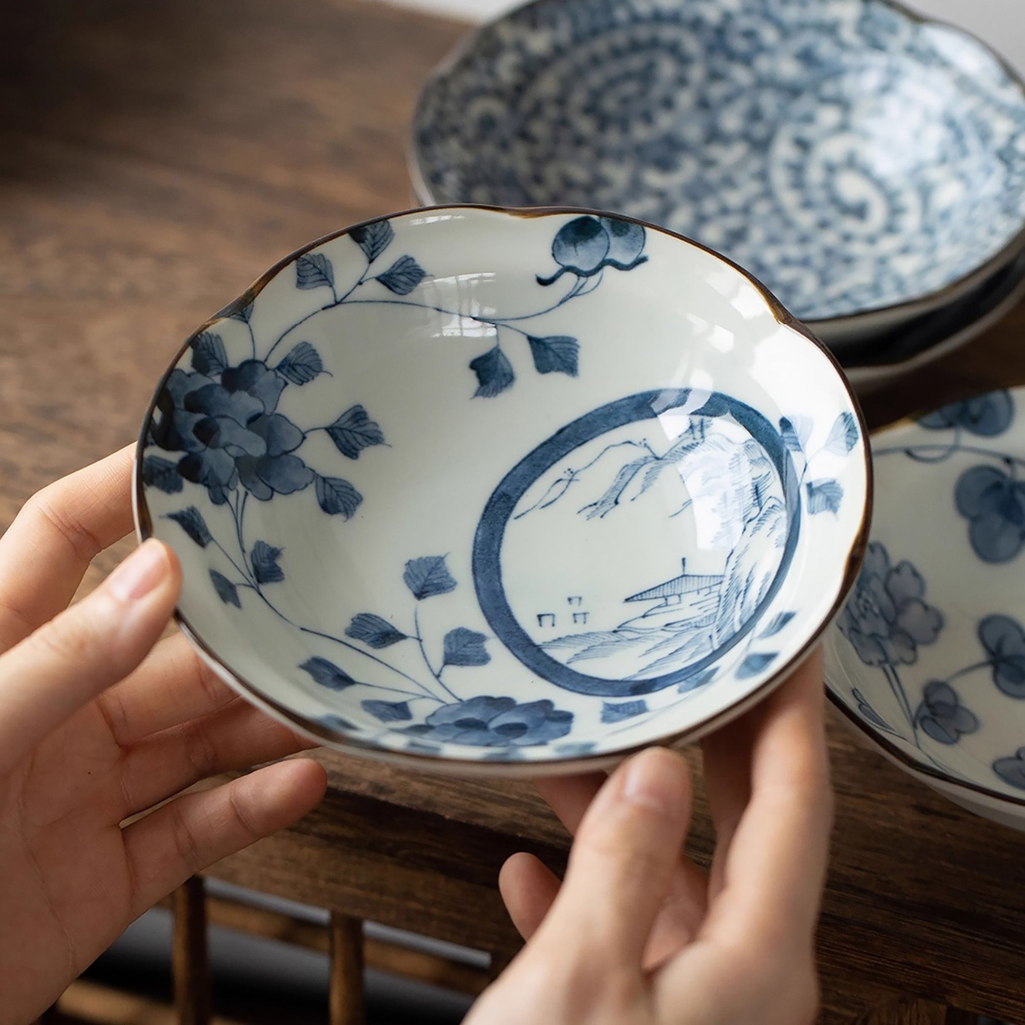 Assiette creuse Minoyaki à motifs bleu et blanc