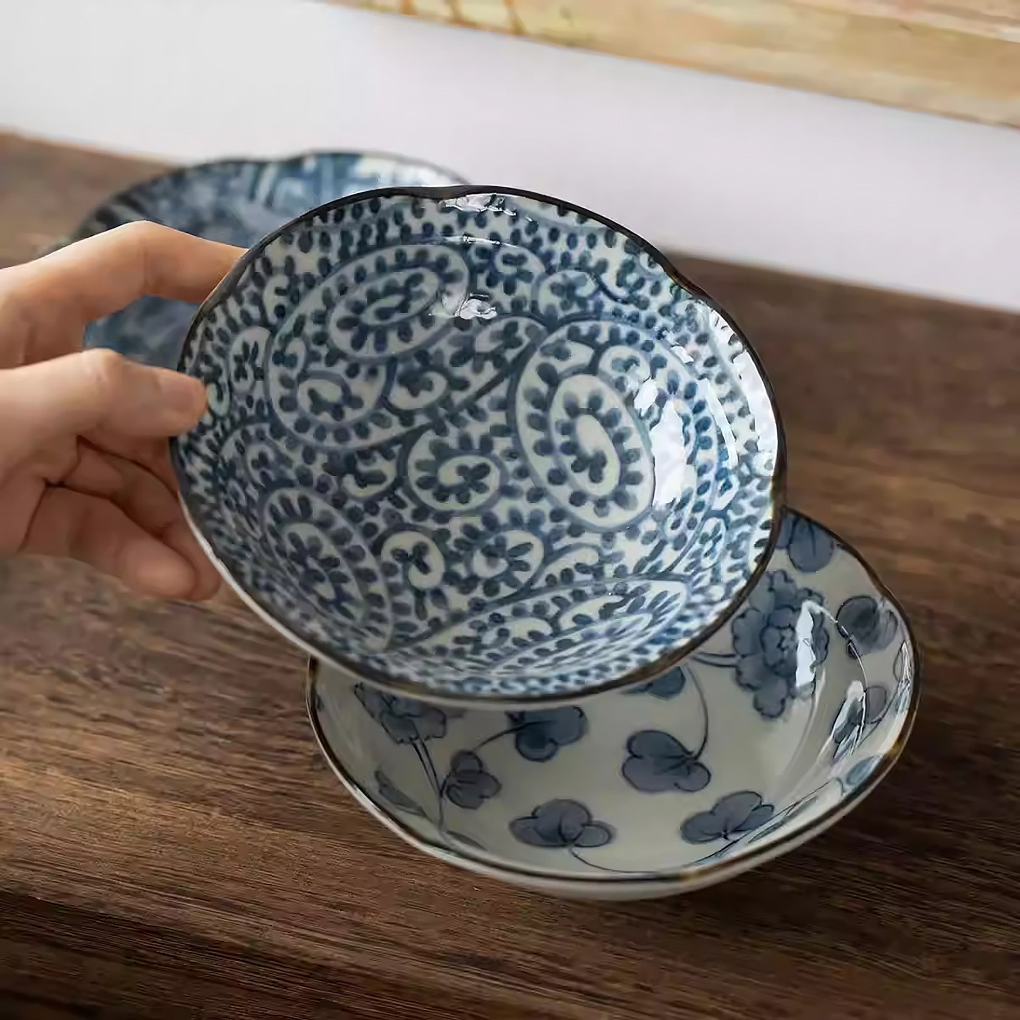 Assiette creuse Minoyaki à motifs bleu et blanc