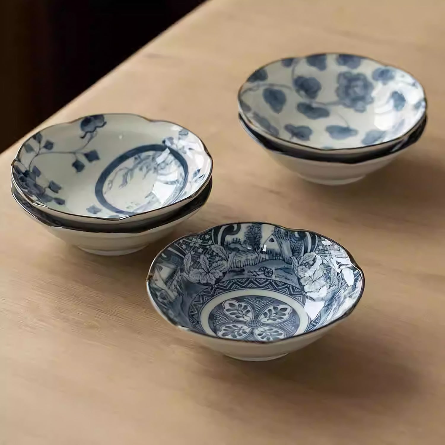 Assiette creuse Minoyaki à motifs bleu et blanc