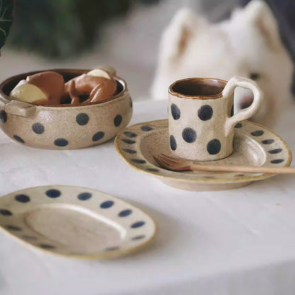 Assiette en céramique fait main style vintage à pois