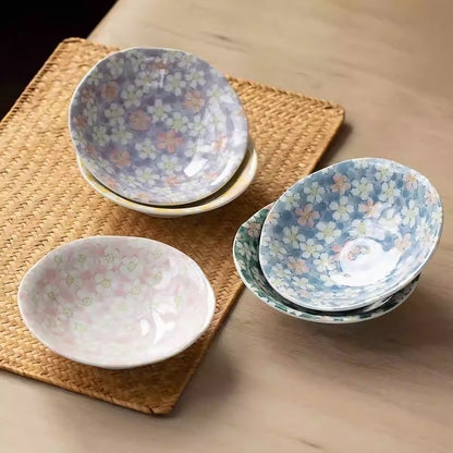 Assiette Minoyaki à motif de fleurs de cerisier