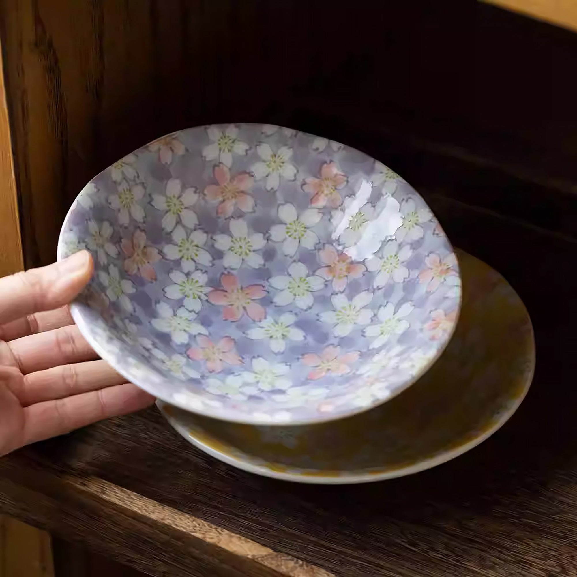 Assiette Minoyaki à motif de fleurs de cerisier