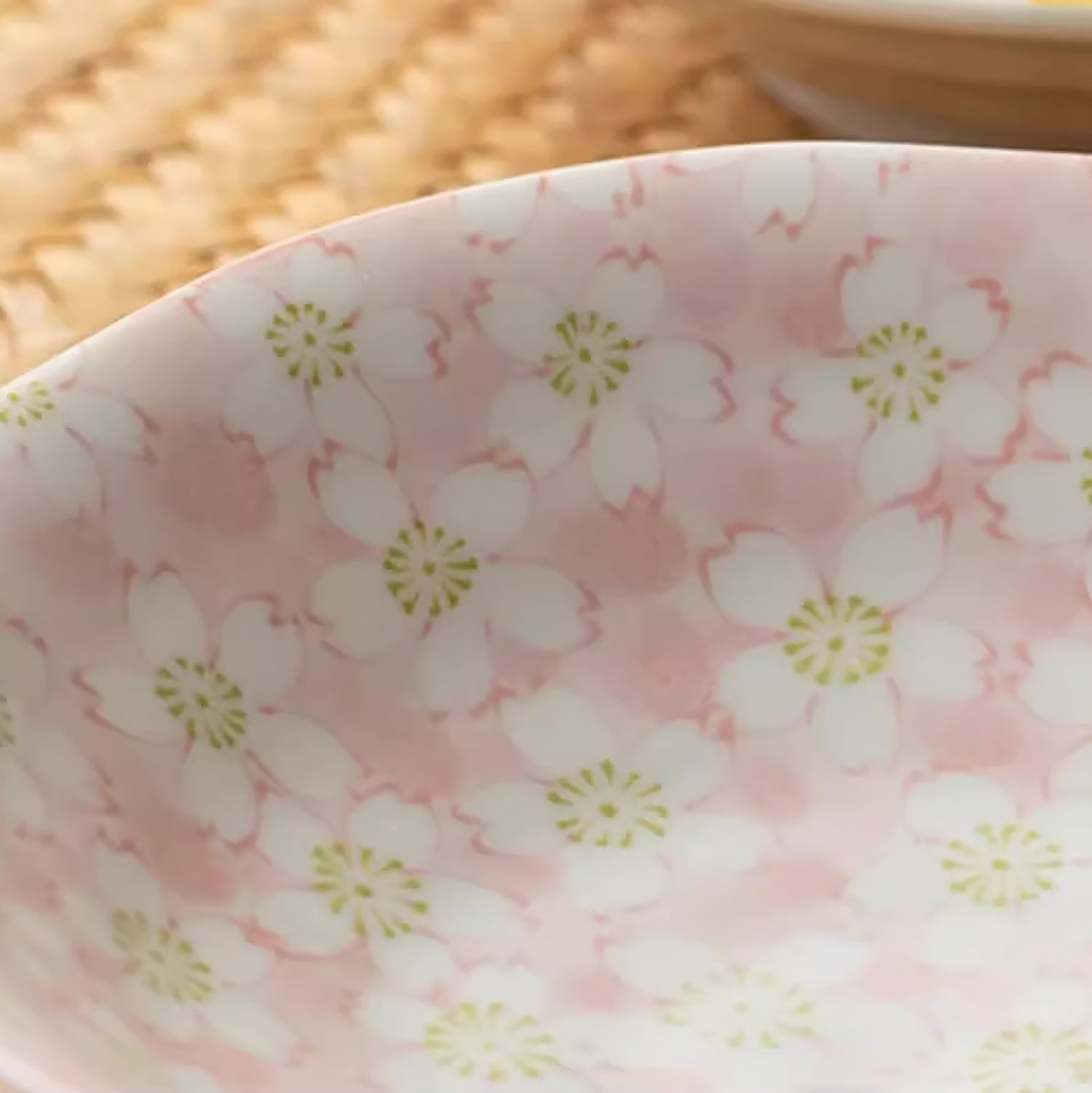 Assiette Minoyaki à motif de fleurs de cerisier