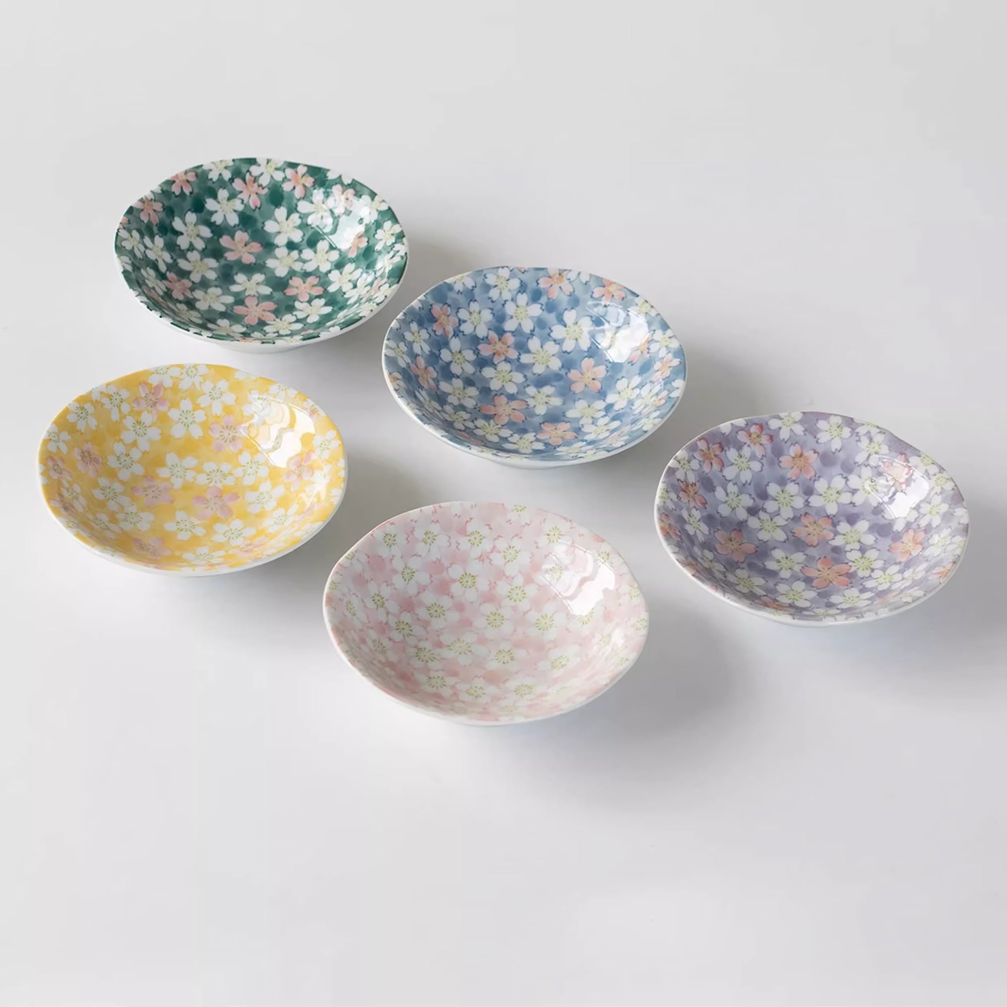 Assiette Minoyaki à motif de fleurs de cerisier