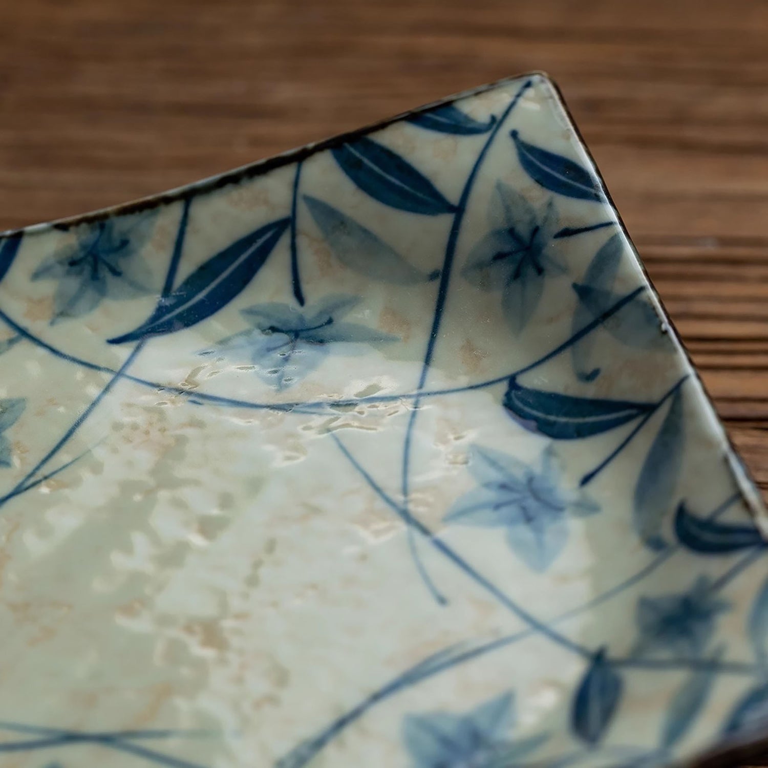 Assiette carrée avec motif vintage de campanules bleu