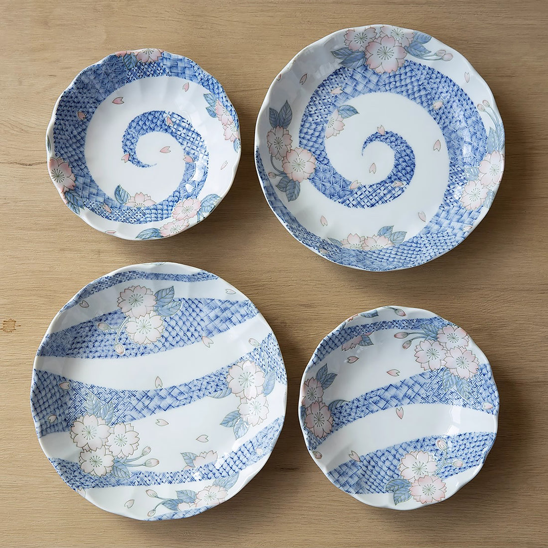 Assiette creuse Mino-yaki avec motif sakura et vagues bonheur