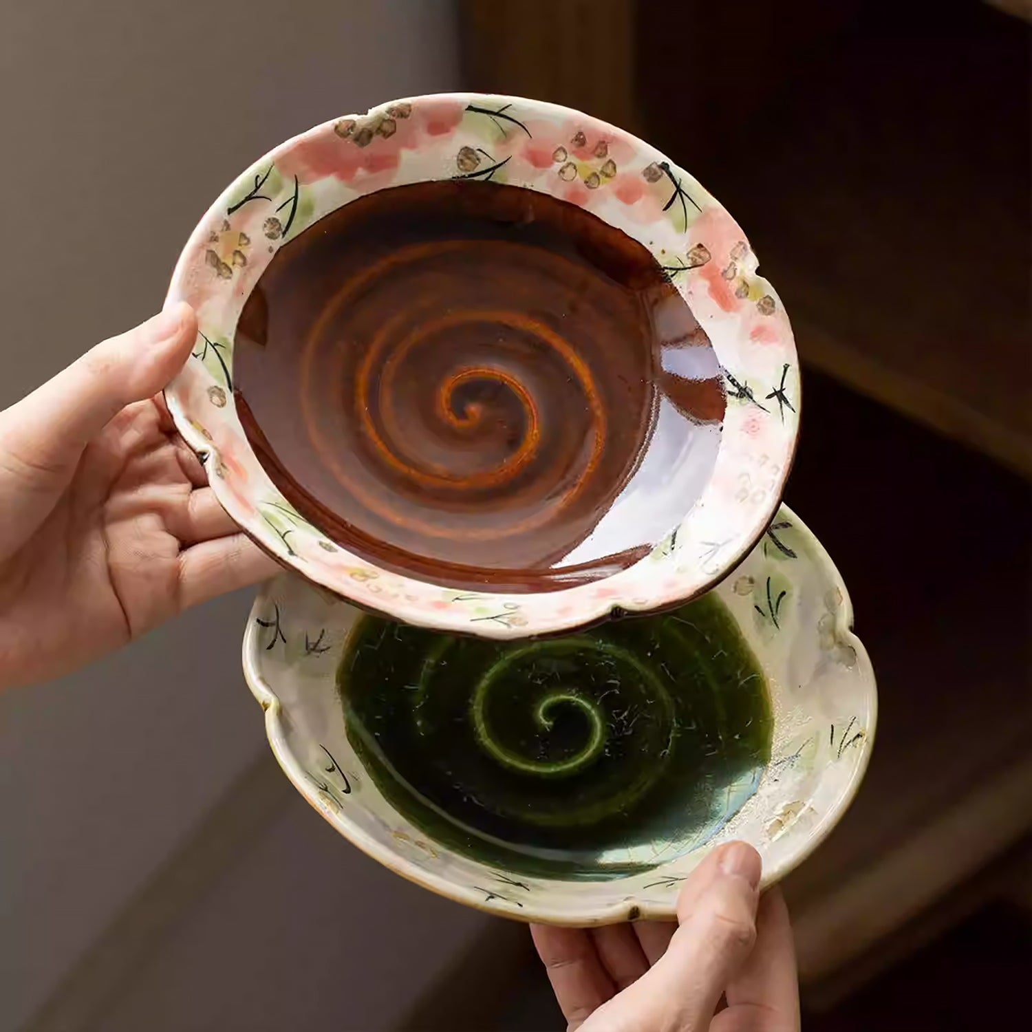 Assiette en céramique Setoyaki avec motifs floraux