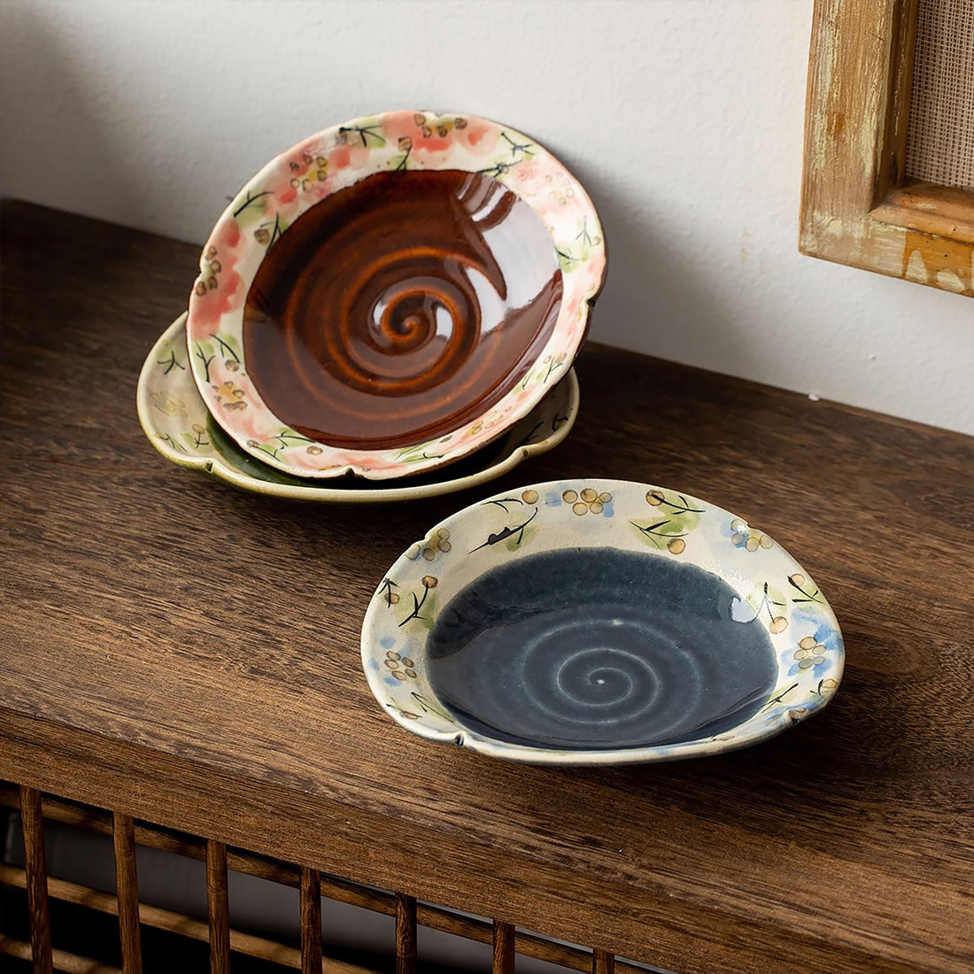 Assiette en céramique Setoyaki avec motifs floraux