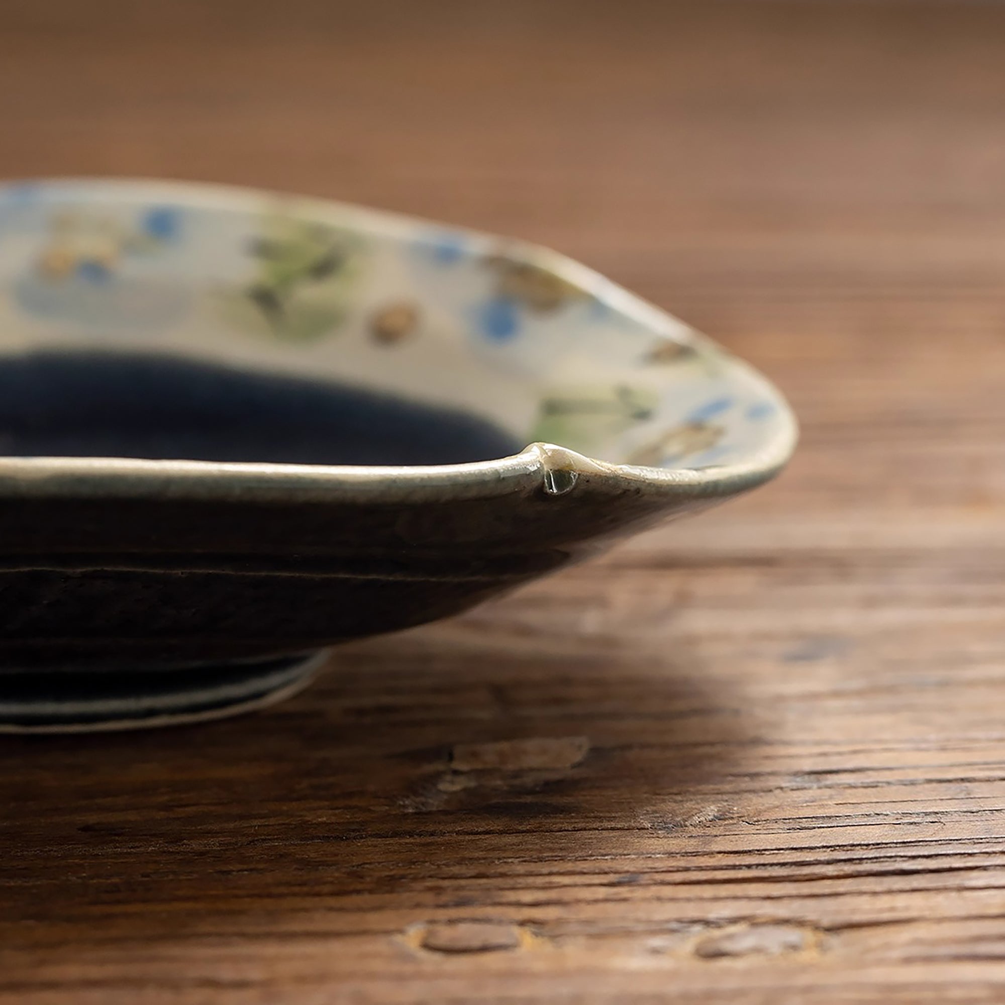 Assiette en céramique Setoyaki avec motifs floraux