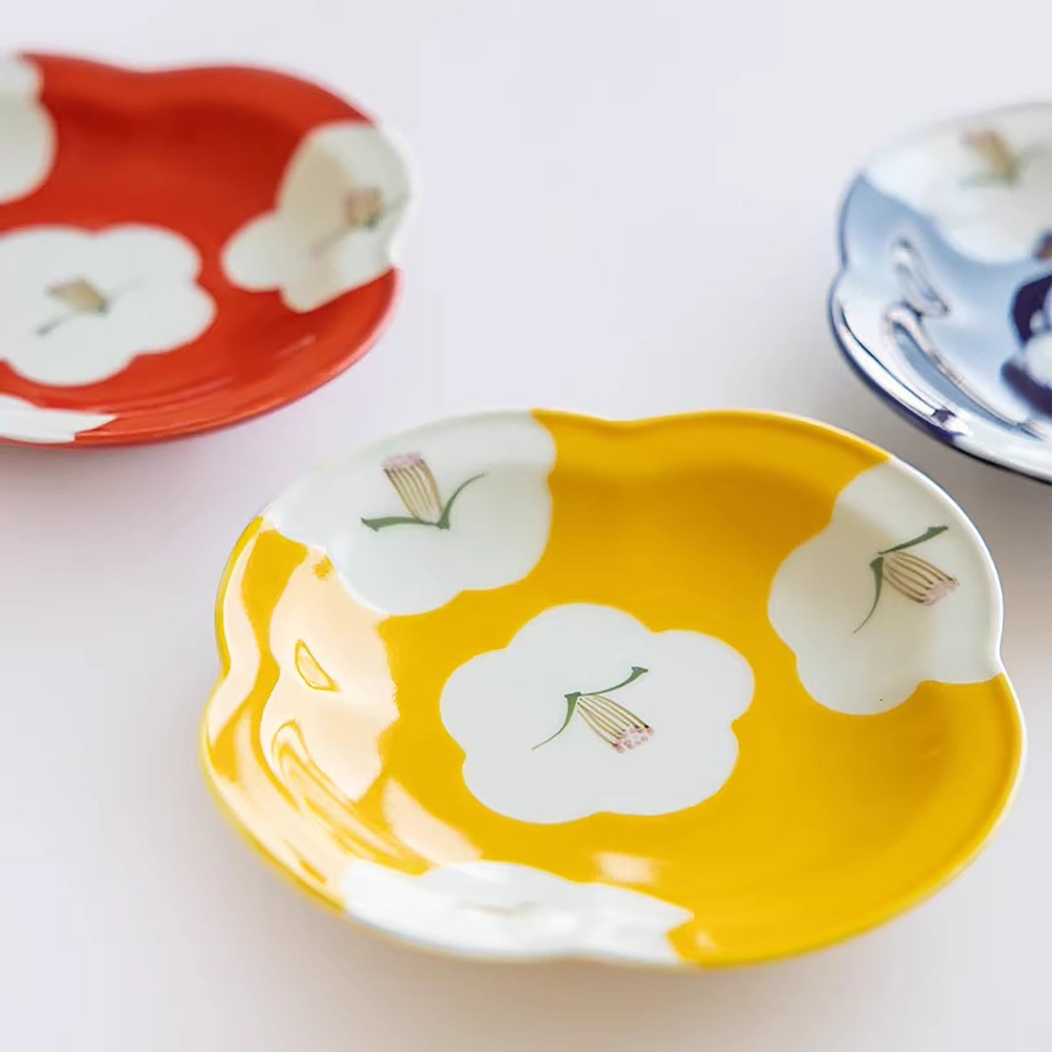 Assiette camélia Arita