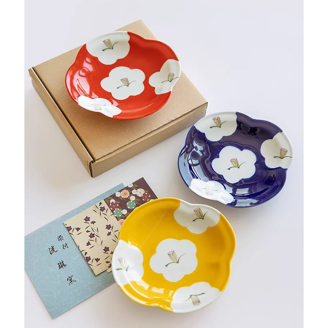 Assiette camélia Arita