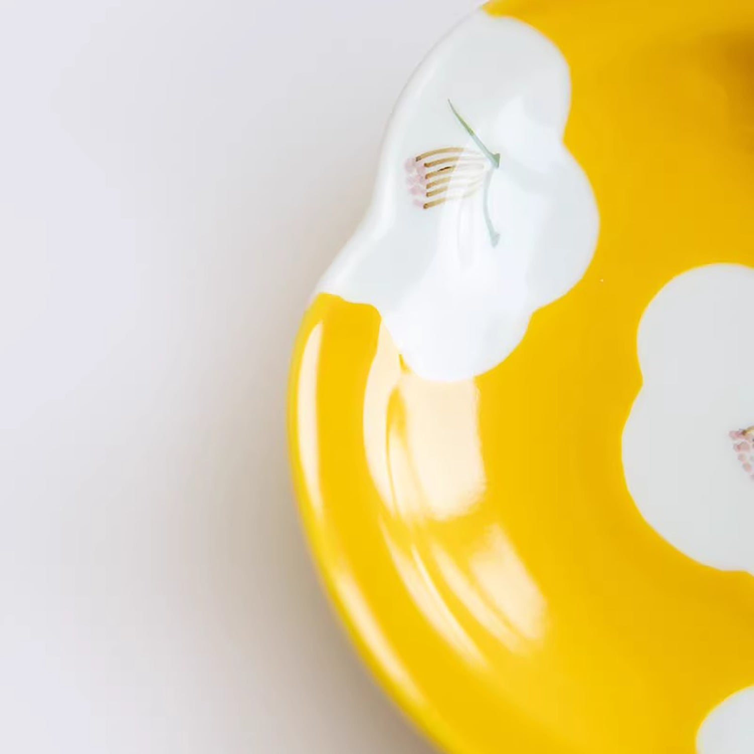 Assiette camélia Arita