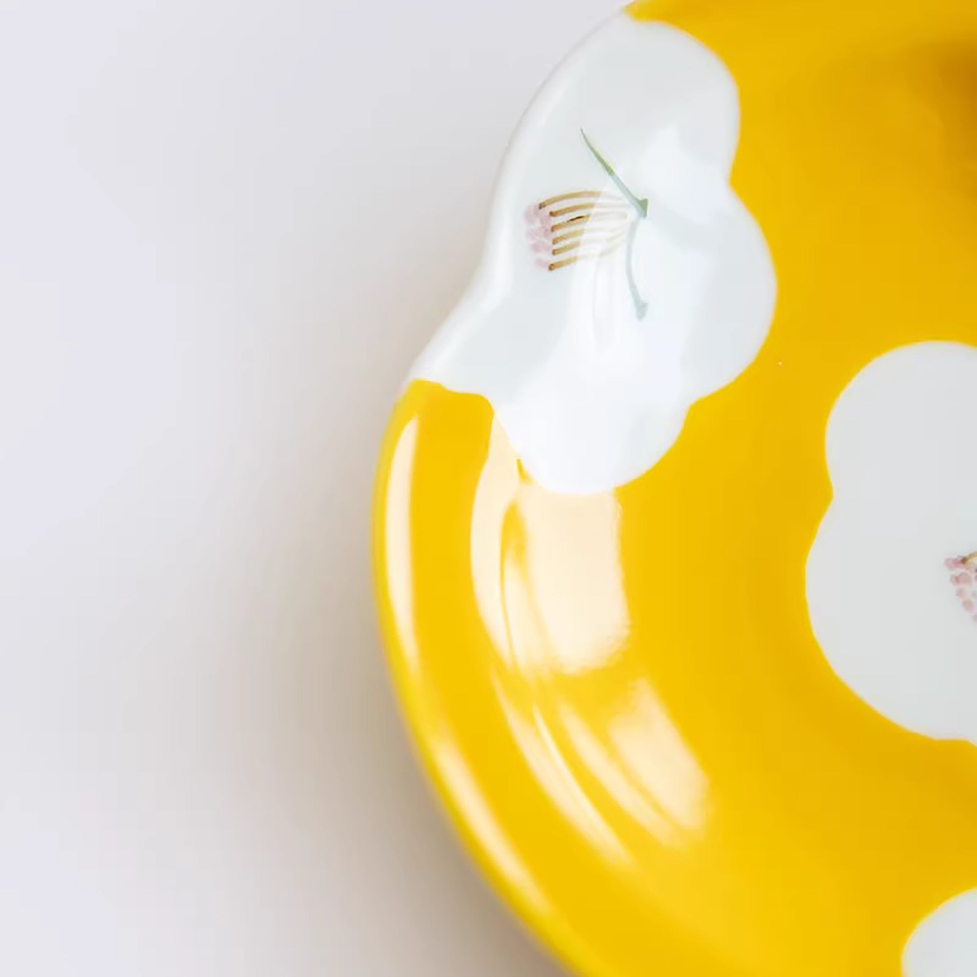 Assiette camélia Arita