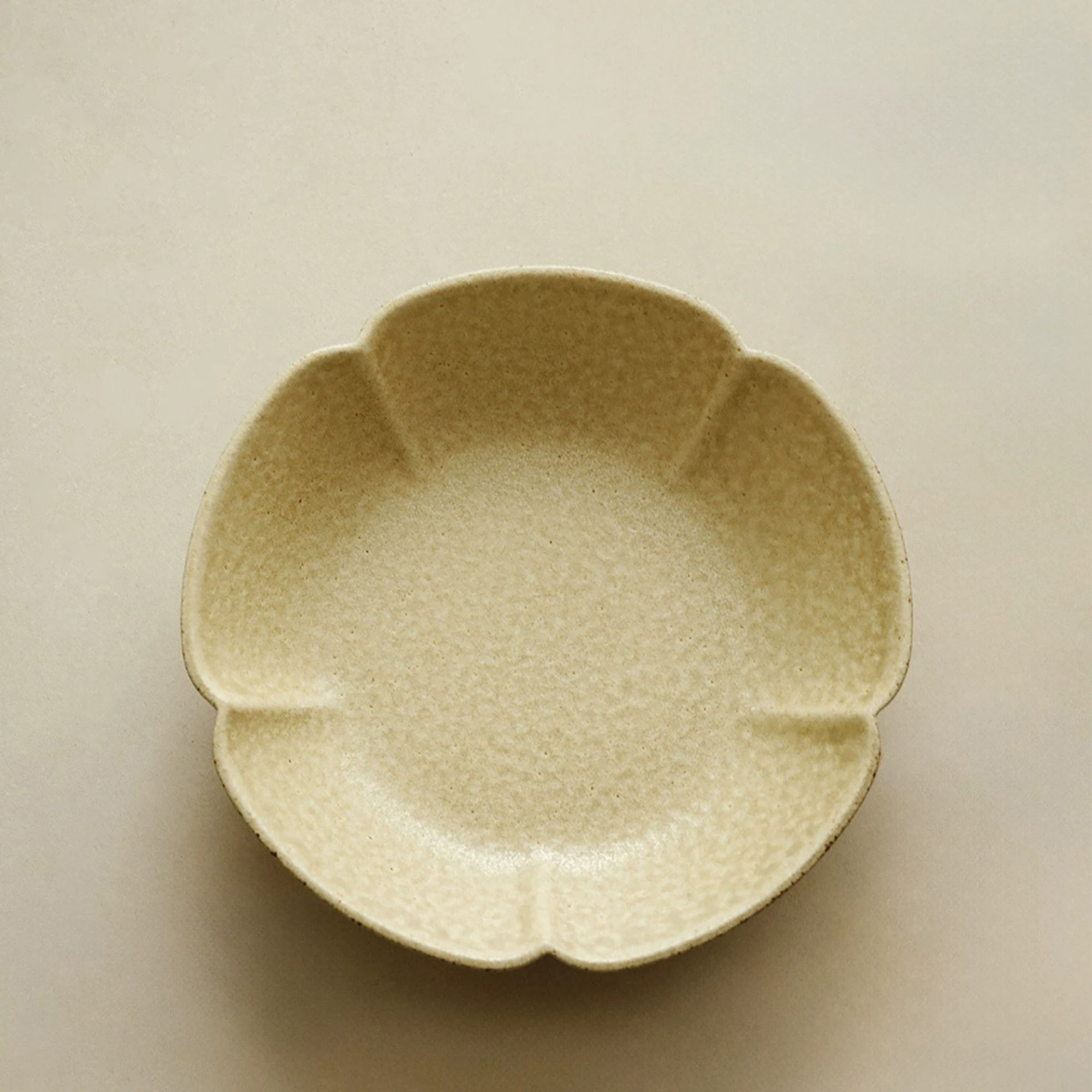 Assiette creuse en forme de fleur de prunier 