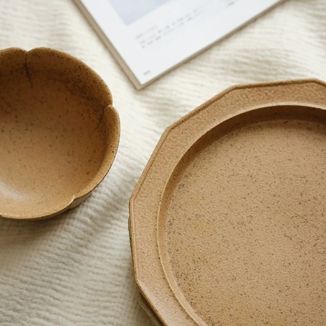 Assiette à douze côtés style minimaliste
