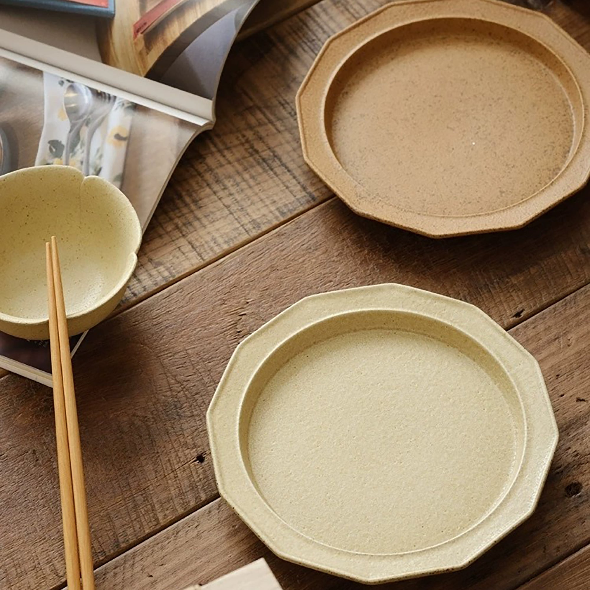 Assiette à douze côtés style minimaliste