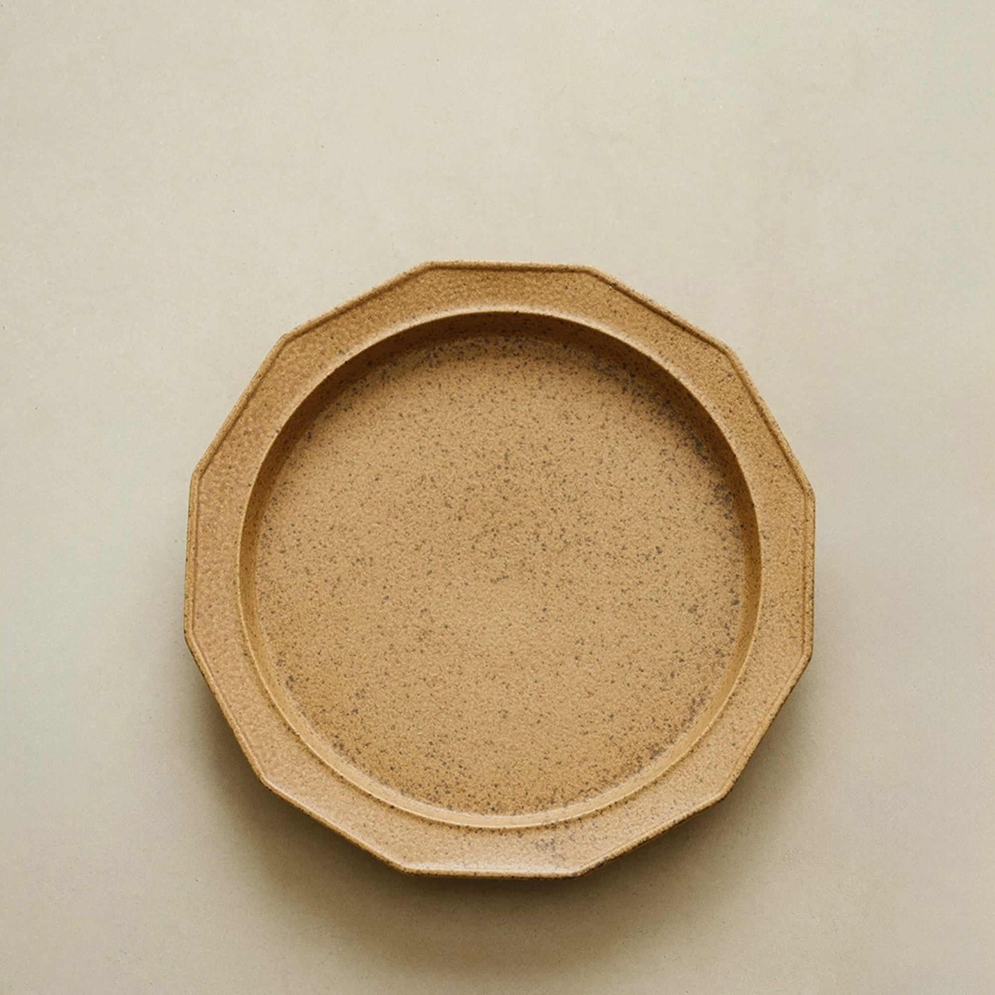 Assiette à douze côtés style minimaliste