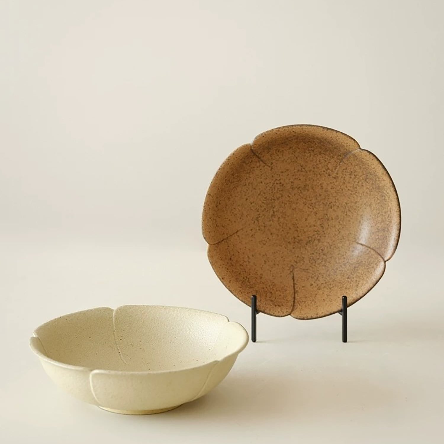 Assiette creuse fleur de pêcher effet cuisson four