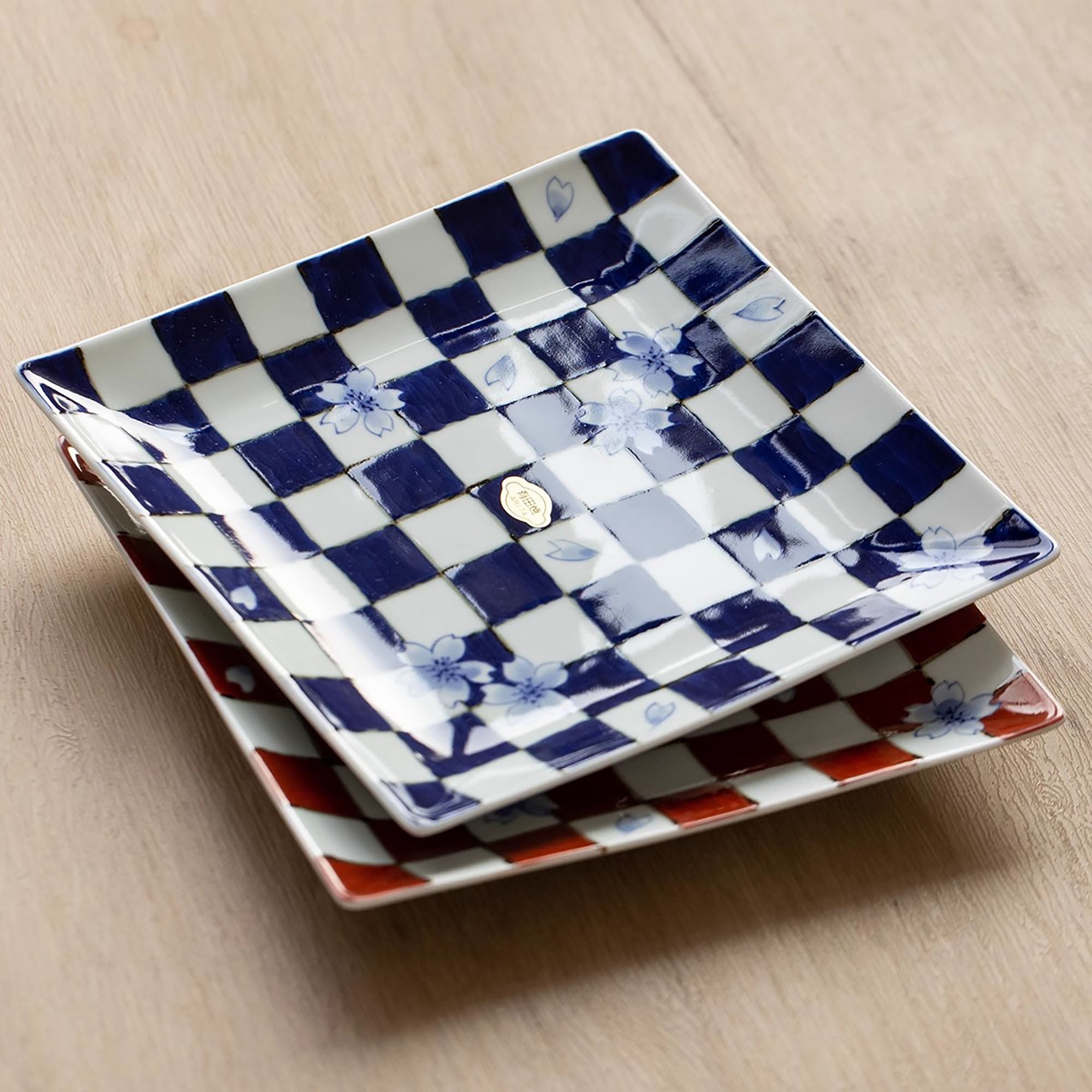 Assiette carrée en porcelaine Arita-yaki avec motif  damier peint à la main