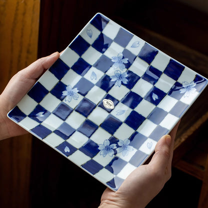 Assiette carrée en porcelaine Arita-yaki avec motif  damier peint à la main