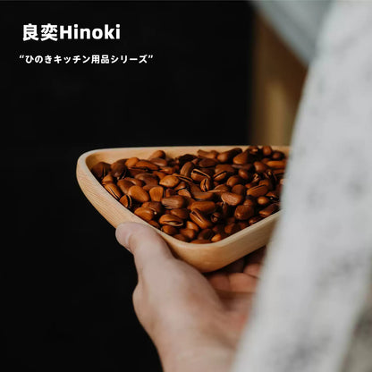 Assiette triangulaire en bois Hinoki massif martelé