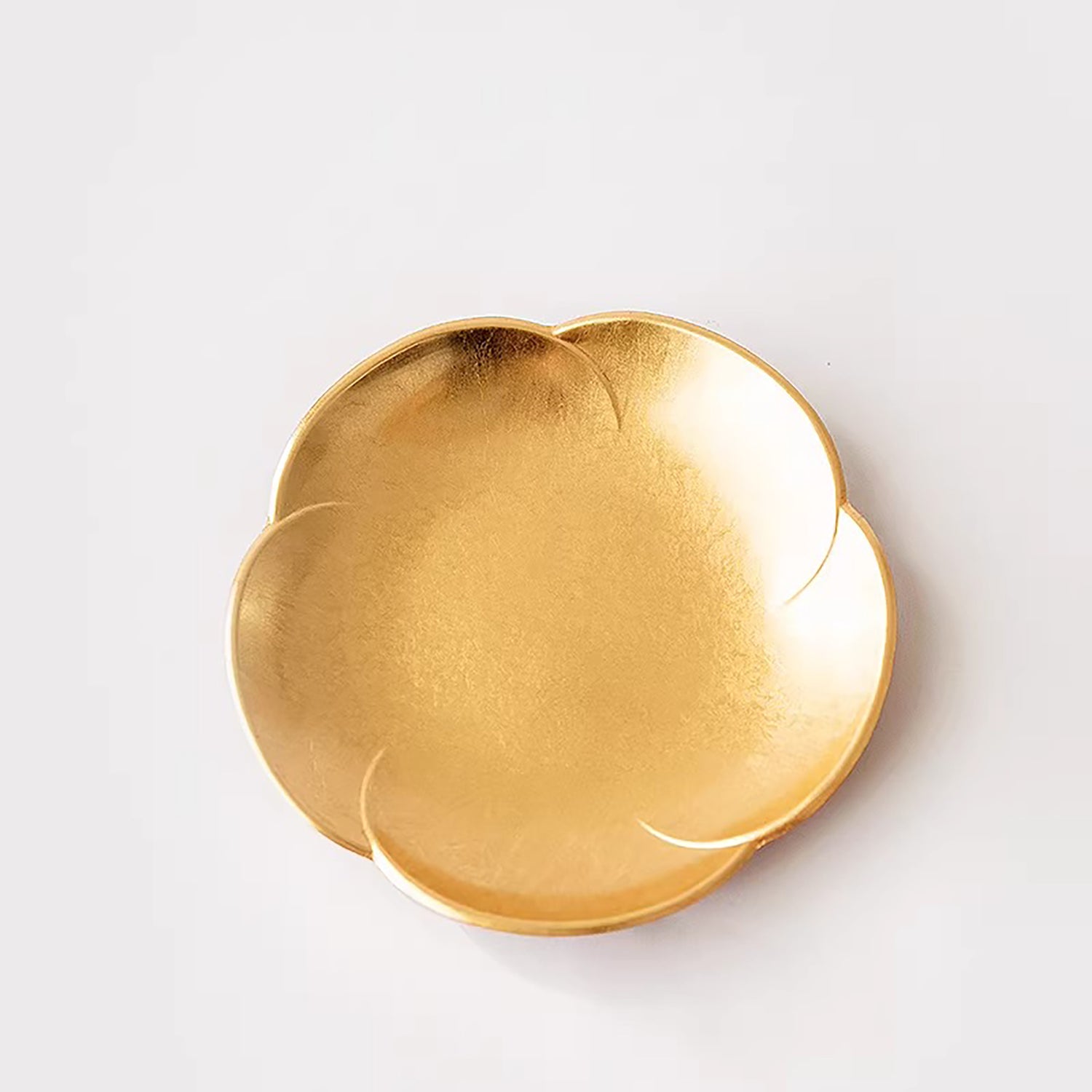 Assiette Yamanaka laque feuille d’or forme fleur