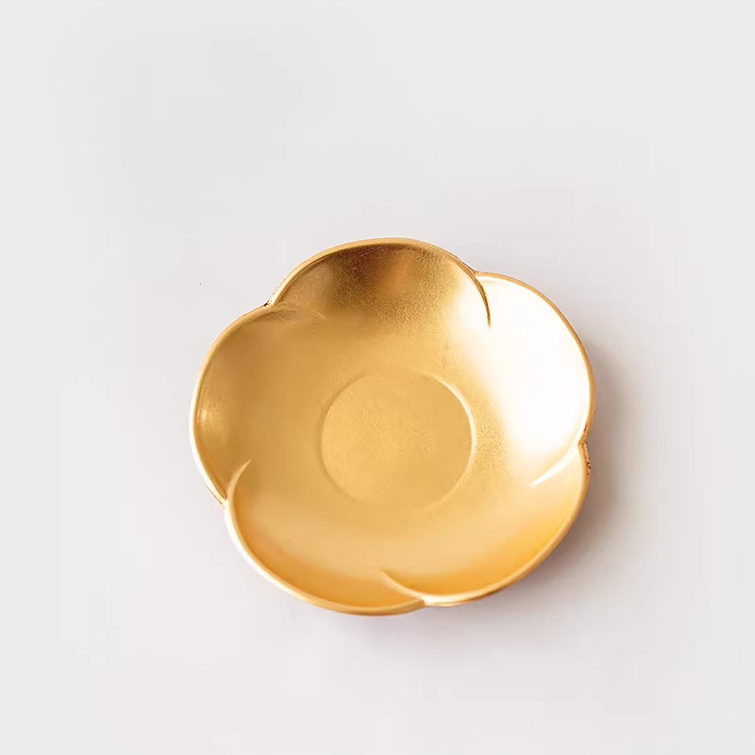 Assiette Yamanaka laque feuille d’or forme fleur