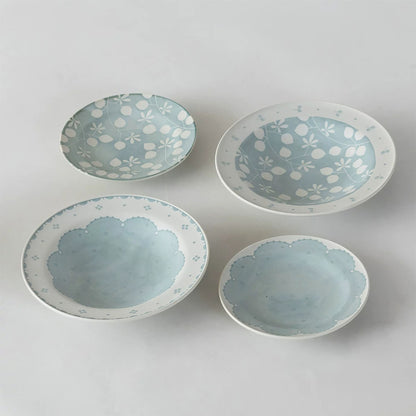 Assiette Mino-yaki en céramique à motifs floraux bleus