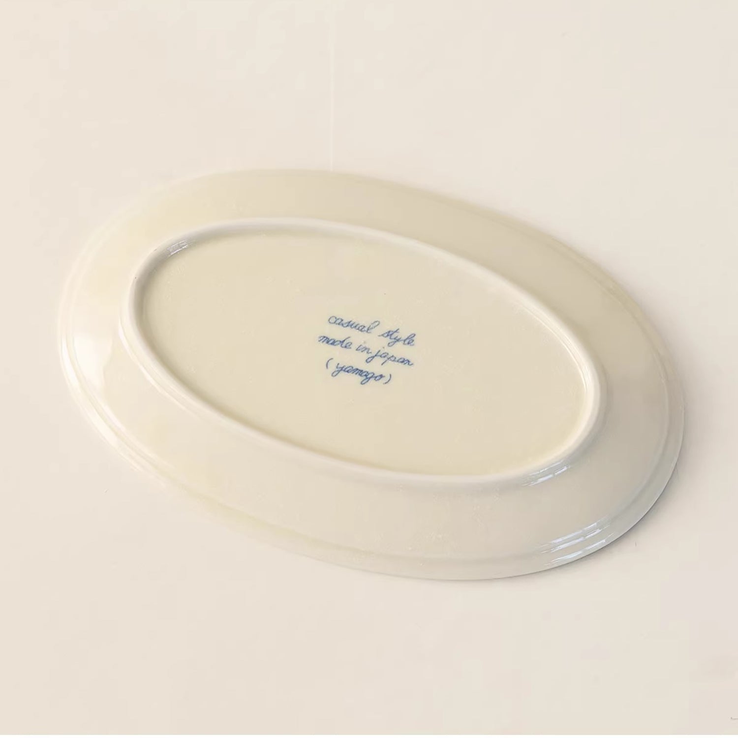 Assiette ovale Minoyaki motif narcisse peinte main