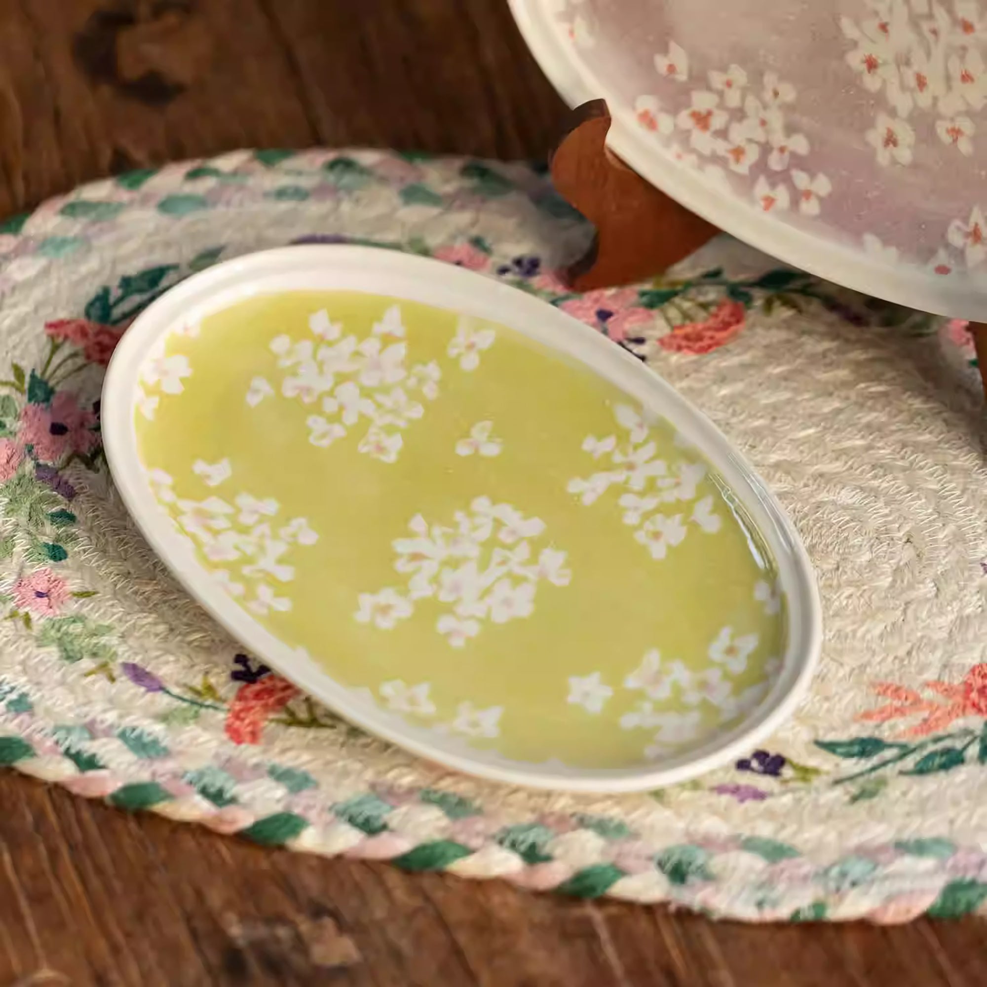 Assiette ovale Minoyaki motif narcisse peinte main