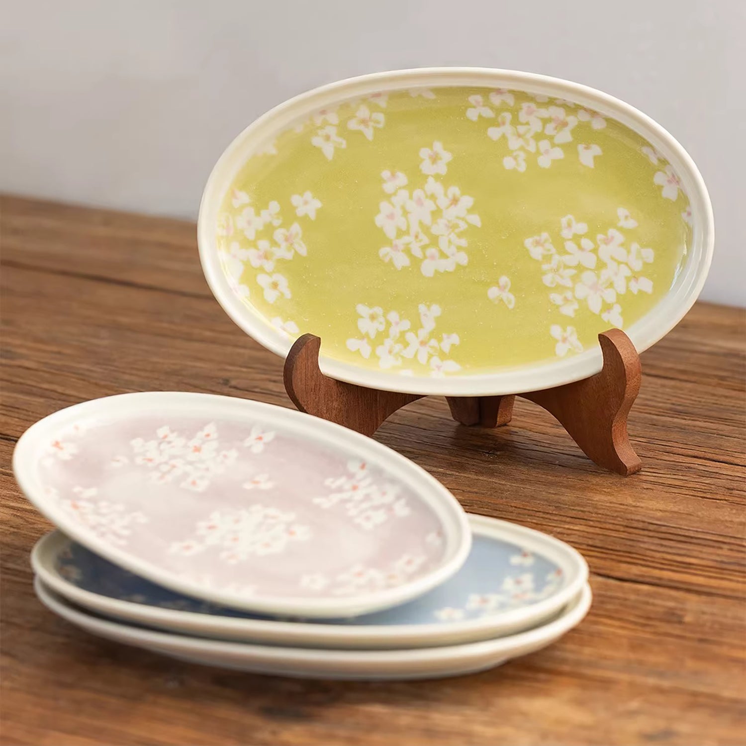 Assiette ovale Minoyaki motif narcisse peinte main