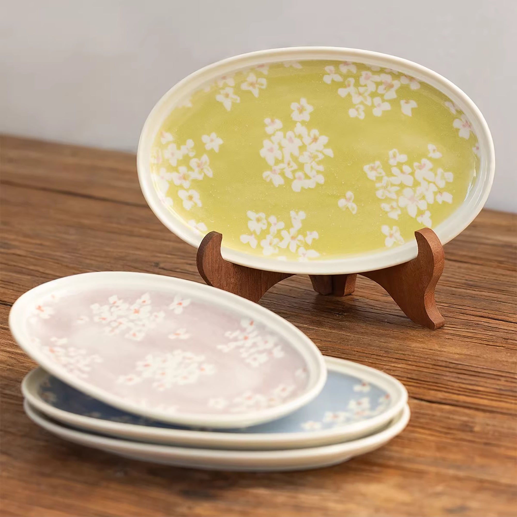 Assiette ovale Minoyaki motif narcisse peinte main