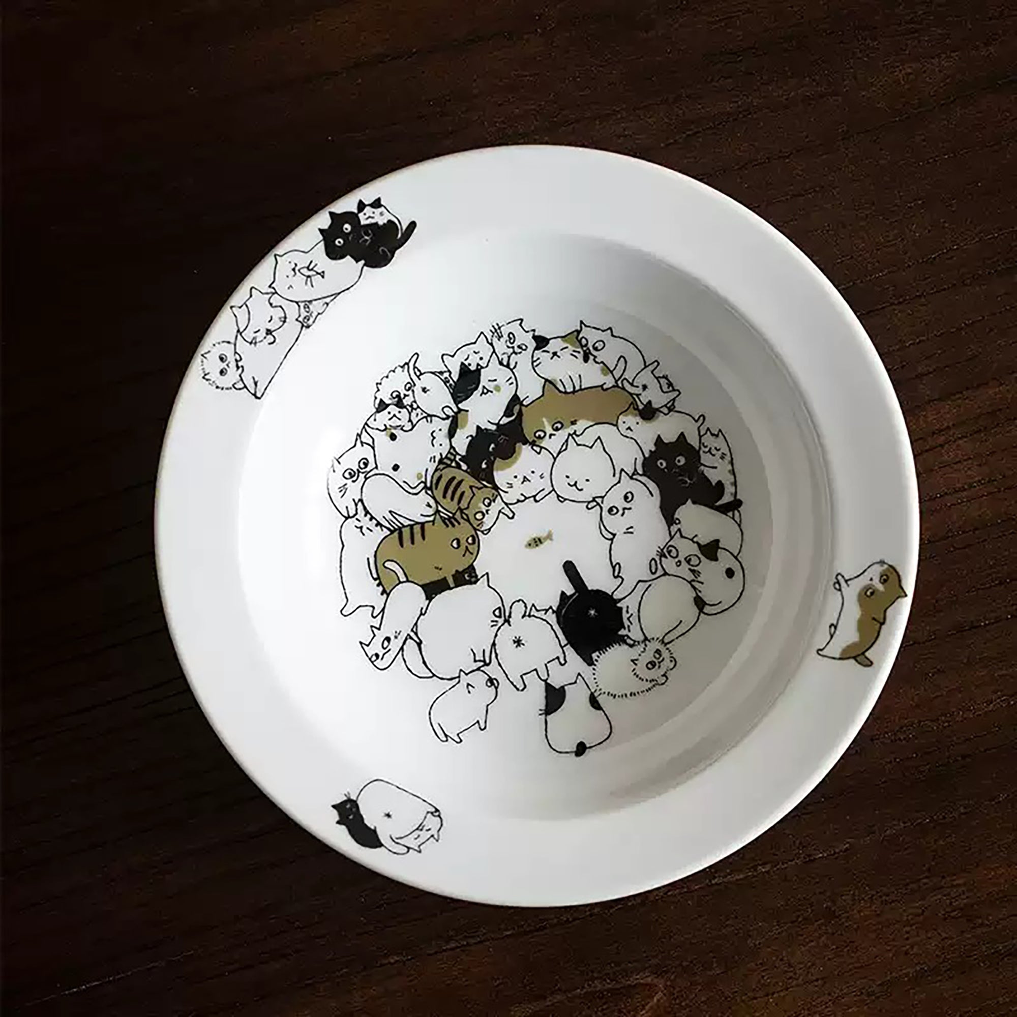 Assiette série chats illustrée par Shinzi Katoh