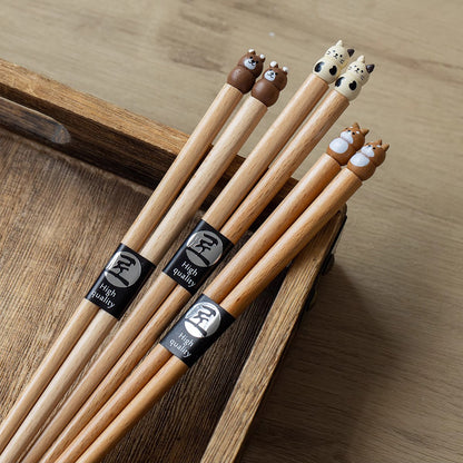 Baguettes en bois avec décorations d’animaux