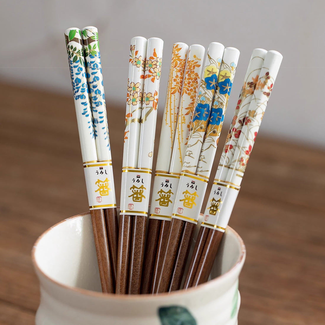 Baguettes Tanaka en bois naturel avec décor floral