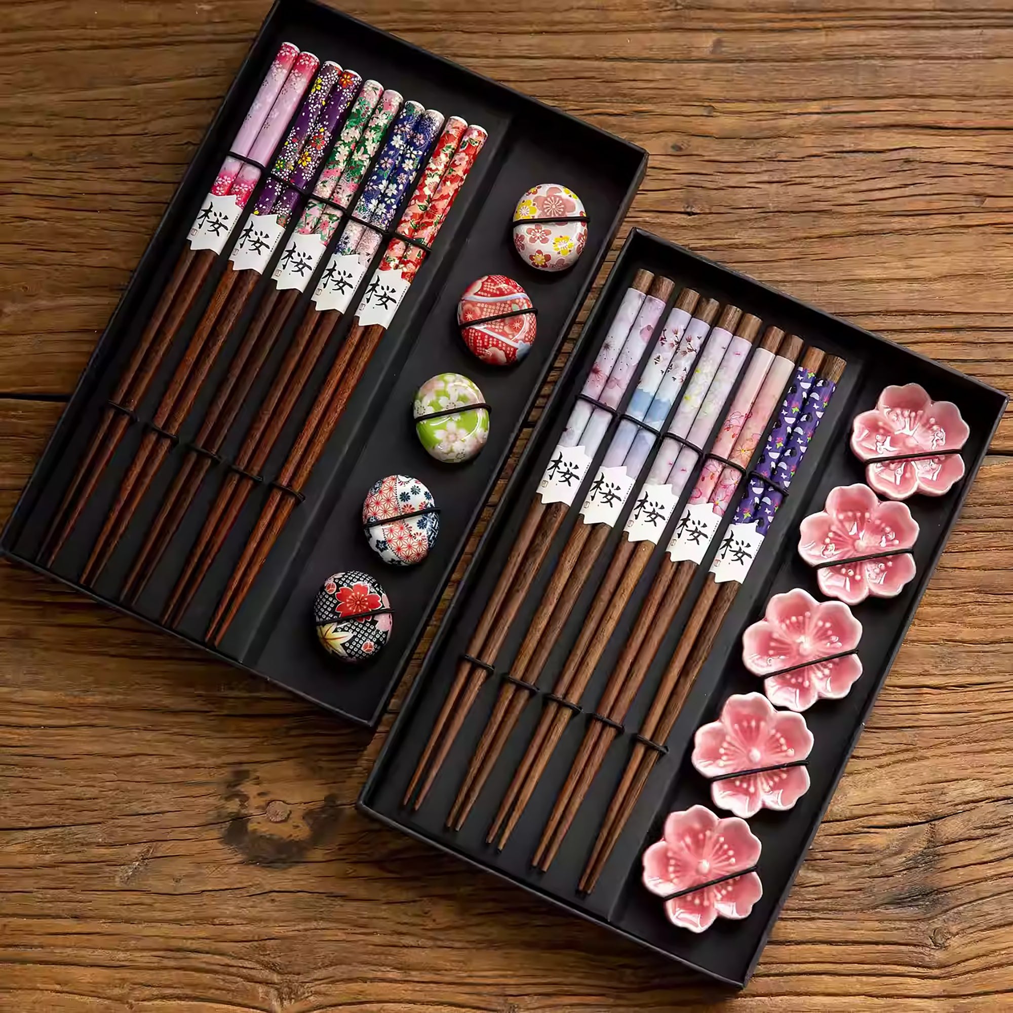 Coffret de baguettes Tanaka en bois naturel avec repose-baguettes sakura