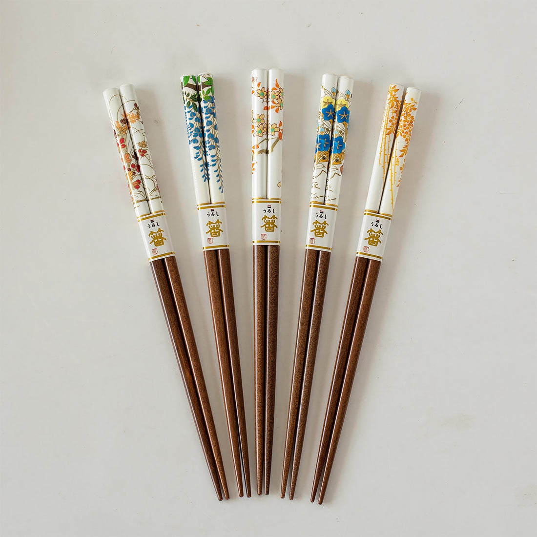 Baguettes Tanaka en bois naturel avec décor floral