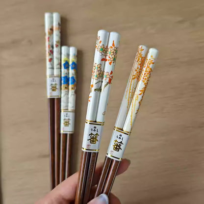 Baguettes Tanaka en bois naturel avec décor floral