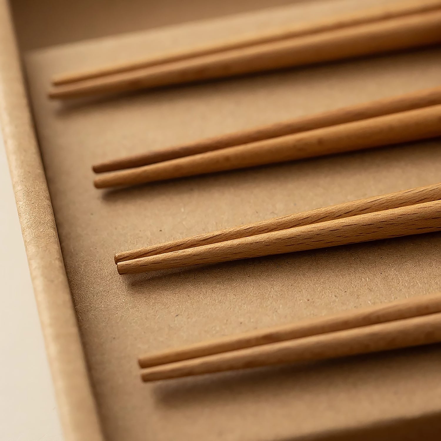 Coffret de baguettes en bois avec coupelle chat