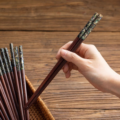 Baguettes en bois décorées de nacre naturelle