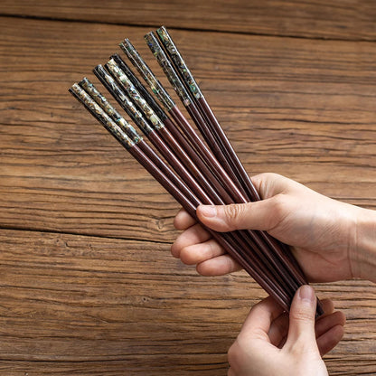 Baguettes en bois décorées de nacre naturelle