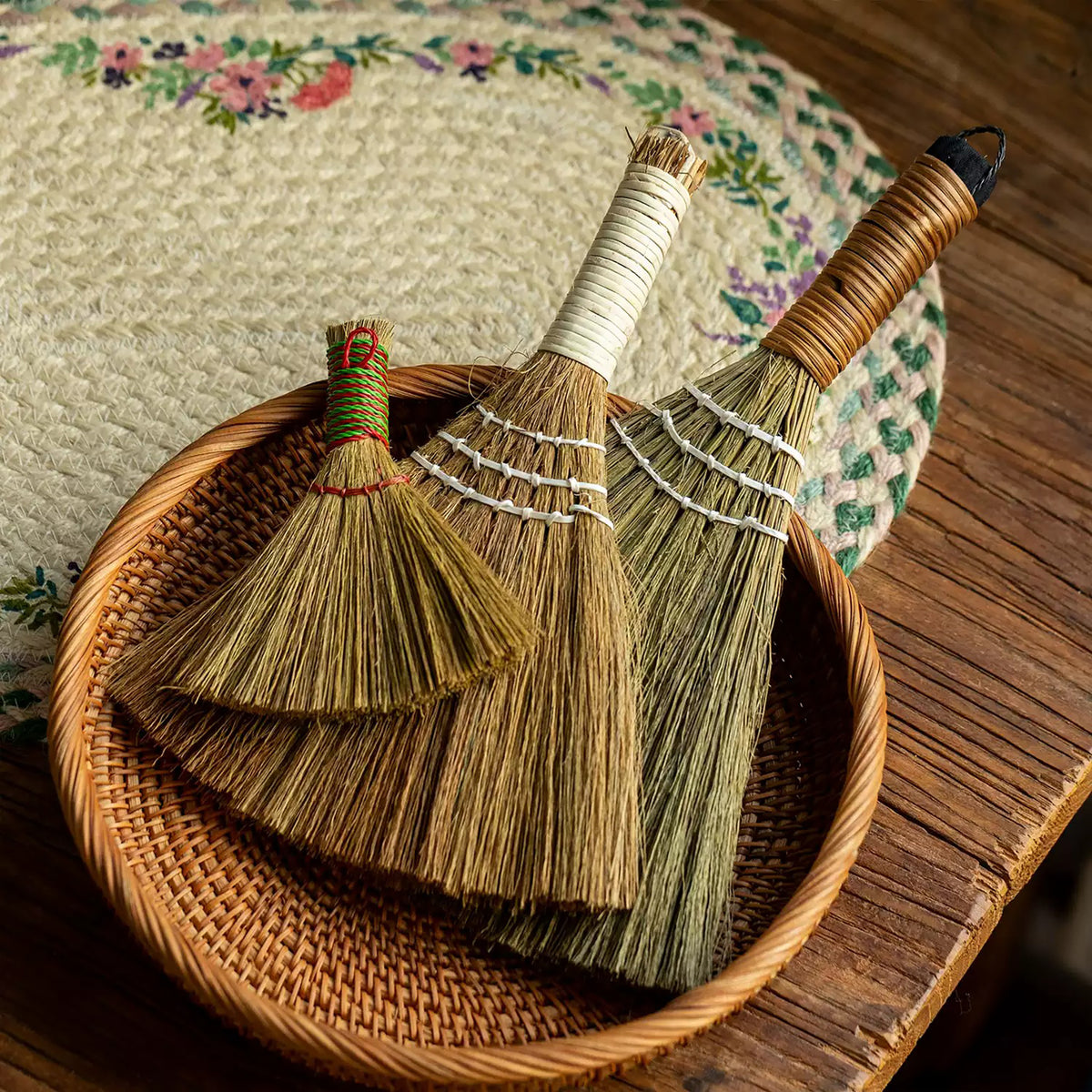 Balai artisanal en herbe naturelle