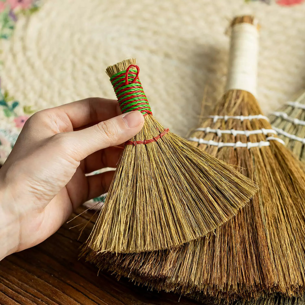 Balai artisanal en herbe naturelle