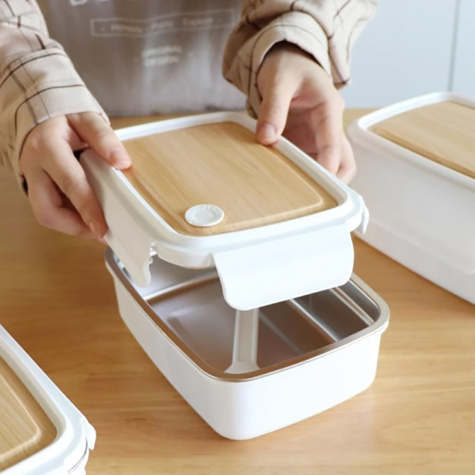 Boîte à bento minimaliste avec intérieur en acier inoxydable